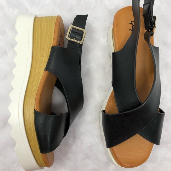 New| BLACK PLATFORM SANDALS - Picture 3 of 4